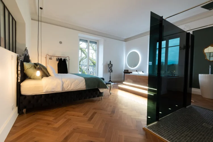 love-room-spa-belfort-lit-king-size-biagnoire-balneo