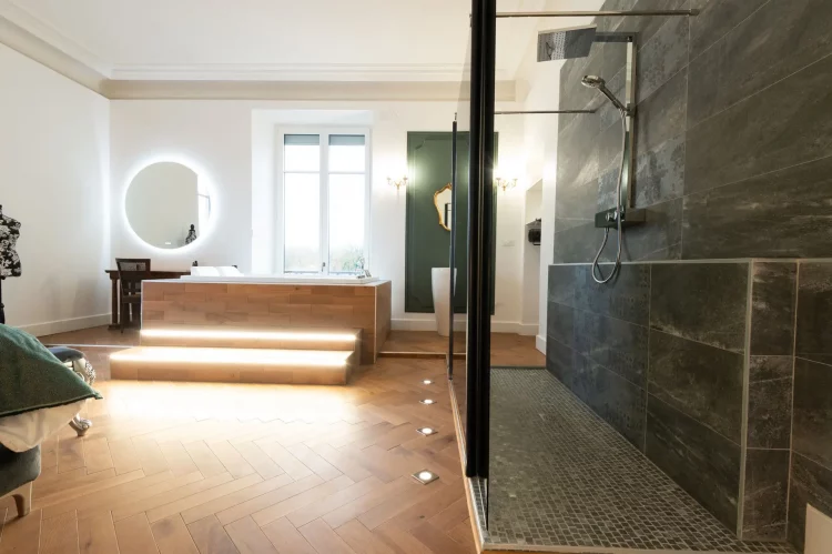 love-room-spa-belfort-baignoire-balneo-douche-italienne