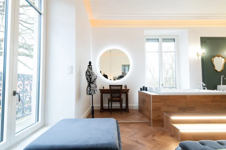 love-room-spa-belfort-baignoire-balneo-miroir