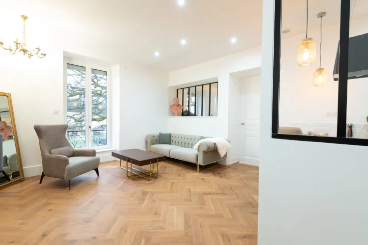 love-room-spa-belfort-vue-large-salon-depuis-entree